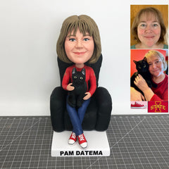 Custom Bobblehead Clay Figurines Based on Customers' Photos, Custom Mother Bobbleheads Sitting On Sofa, Personalized Mother Christmas Gift