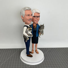 Custom Couple Bobbleheads Holding 2 Cats, Personalized Parent Figurines With 2 Pets, Custom Anniversary Bobbleheads, Custom Wedding Statues