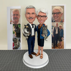 Custom Couple Bobbleheads Holding 2 Cats, Personalized Parent Figurines With 2 Pets, Custom Anniversary Bobbleheads, Custom Wedding Statues